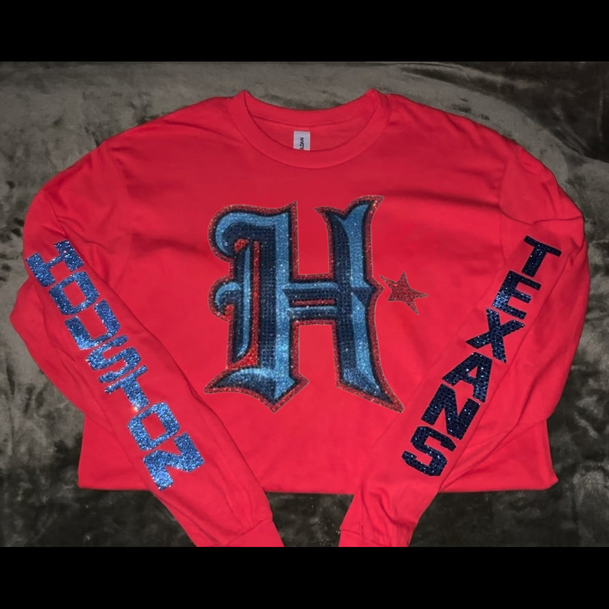 H logo with sleeves